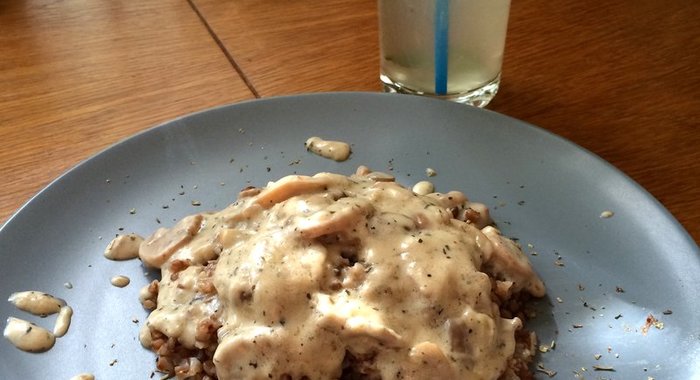 Гречка с грибами и белым соусом