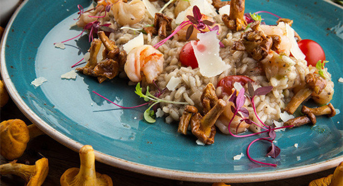 Ризотто с лисичками и креветками в трюфельном соусе