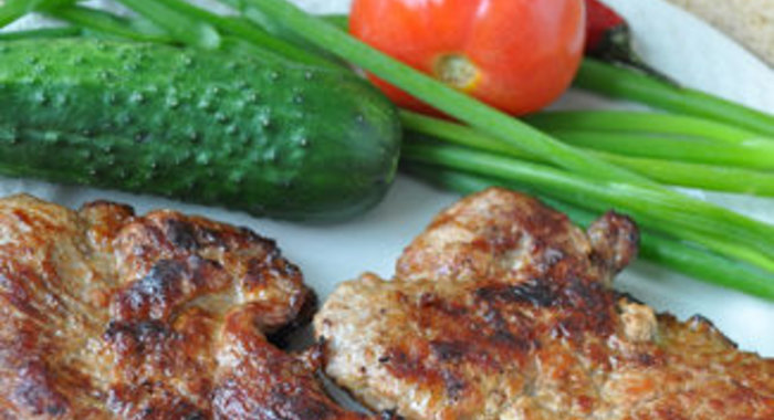 Стейки свиные в соевом соусе с чили