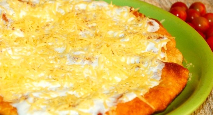 Лангош (Венгерская лепешка)