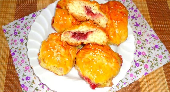 Булочки с земляничным джемом