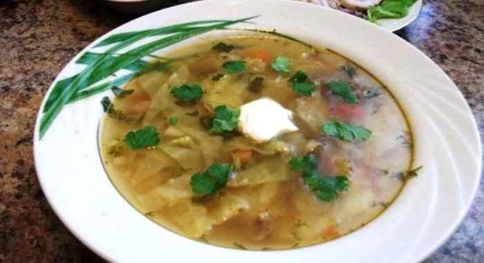 Щи из квашеной капусты со свининой