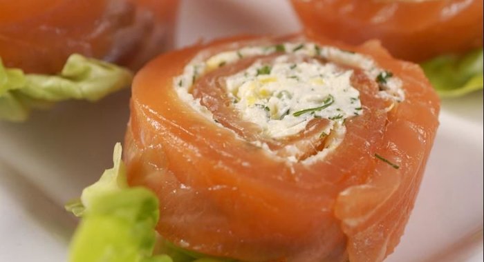 Норвежские рулетики из лосося