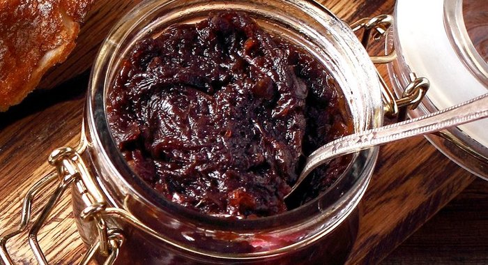 Луковый мармелад с красным вином и бальзамиком