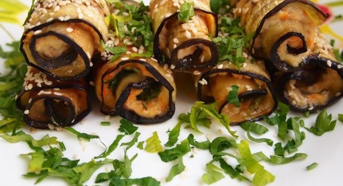 Баклажанные рулетики