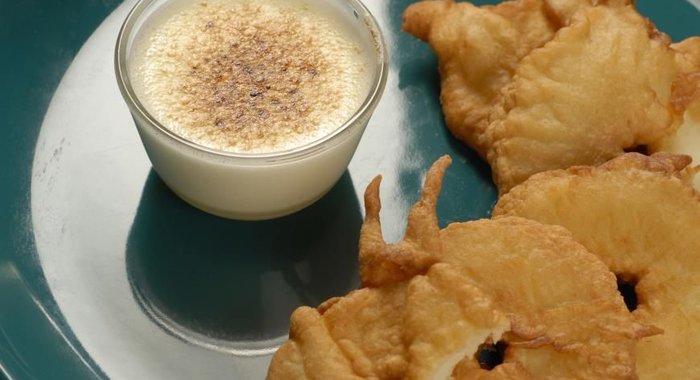 Яблоки в тесте со сливочным кремом