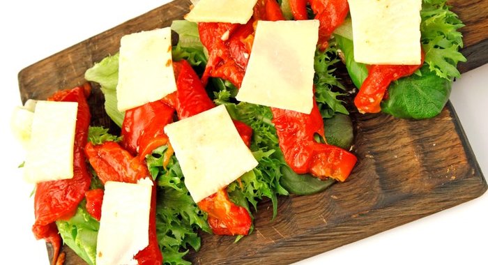 Бутерброд с творожным сыром и печеным перцем