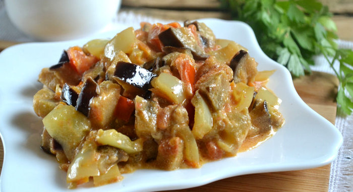 Овощи под сметанным соусом