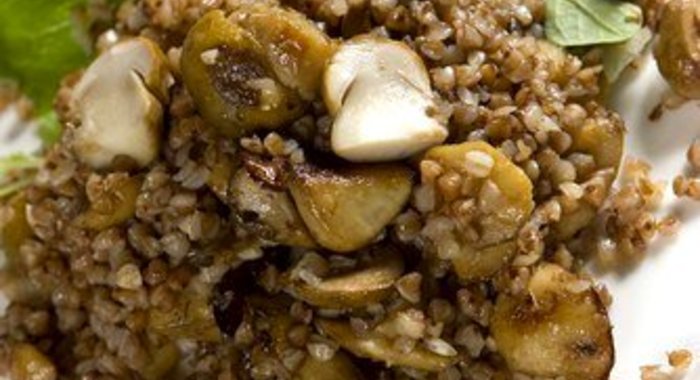 Гречневая каша с грибами и луком