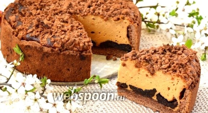 Карамельный сырник с черносливом