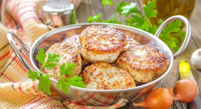 Котлеты из сома и кальмара