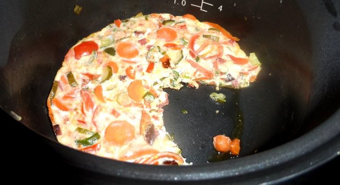 Омлет с овощами и колбасой в мультиварке