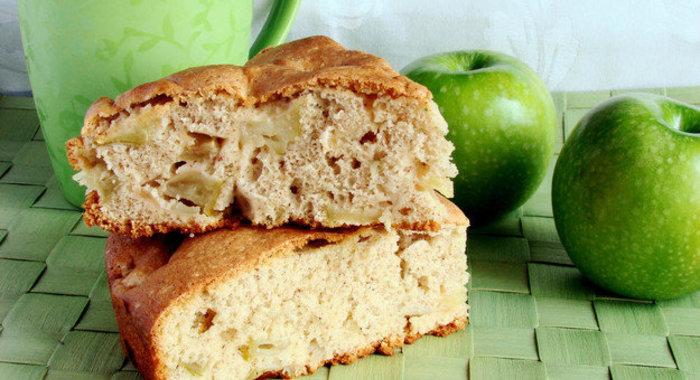 Нежная творожная шарлотка с яблоками