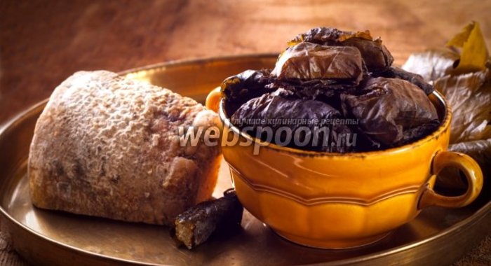 Сыр запечённый в духовке с виноградными листьями