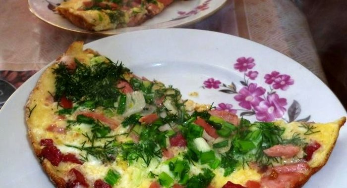 Омлет с колбасой