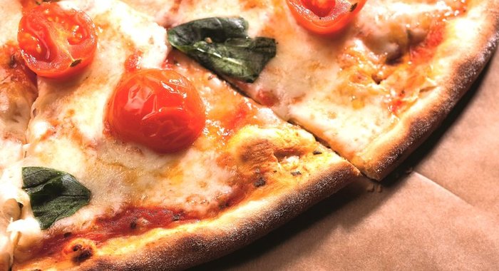 Пицца «Маргарита» на тесте без яиц