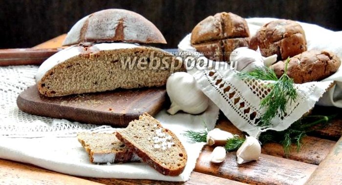 Чёрный хлеб с чесноком