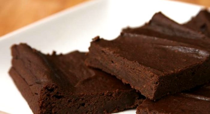 Шоколадные пирожные с фасолью и авокадо