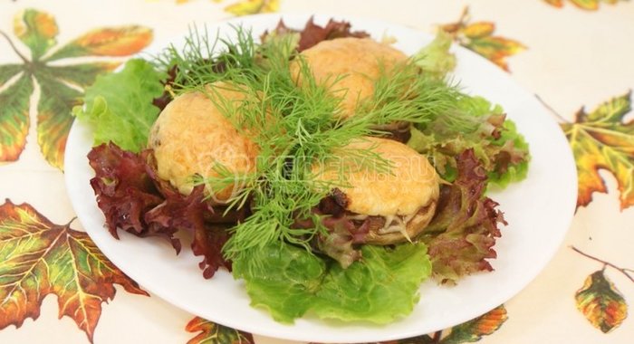 Бульон и булочки с начинкой