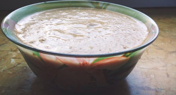 Суп-пюре из чечевицы с помидорами и копченым сыром