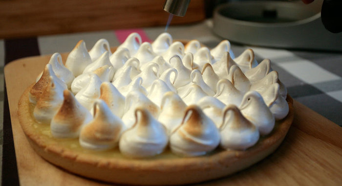 Тарт с лимонной начинкой и белковым кремом