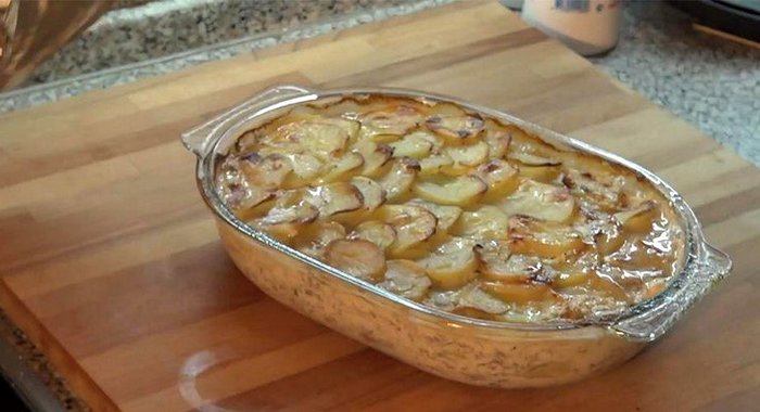 Запеканка картофельная под сливочным соусом