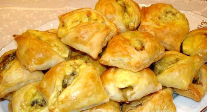 Закусочные пирожки с грибами и сыром