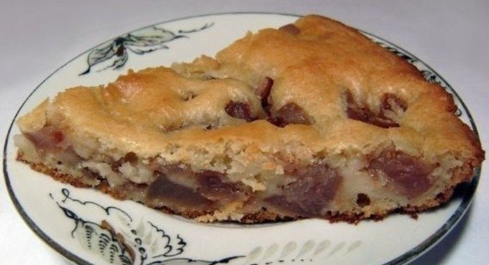 Шарлотка из сушеных яблок