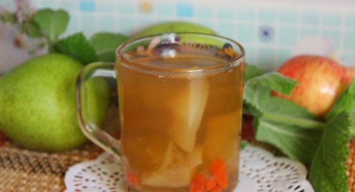 Яблочно - грушевый компот с ягодами годжи и мятой