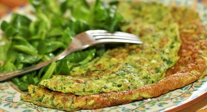 Омлет со щавелем в мультиварке