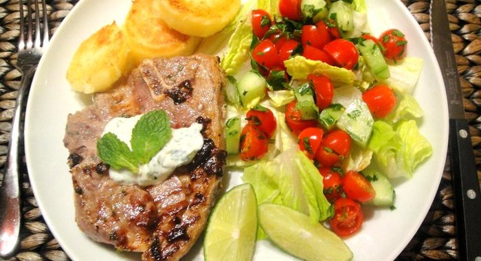Стейки из баранины острые