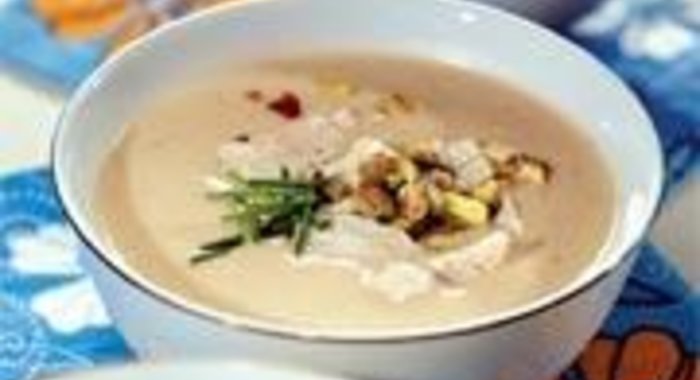 Суп-пюре из курицы с фисташками