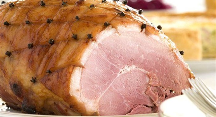 Свиной окорок с гвоздикой