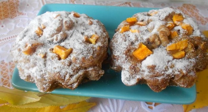 Мини-шарлотка с тыквой и яблоками