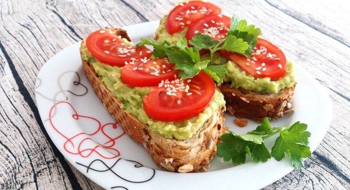 Веганские бутерброды с авокадо