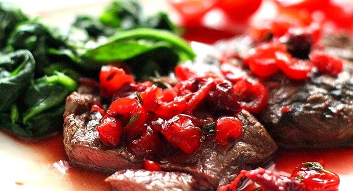 Стейк из вырезки с вишневым соусом