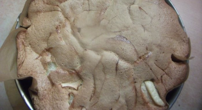 Шарлотка с яблоками