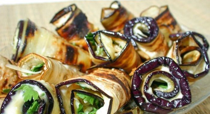 Рулеты из баклажанов