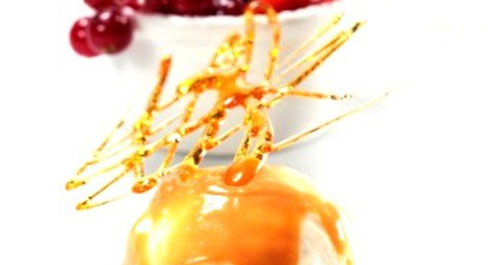 Теплый карамельный соус для мороженого