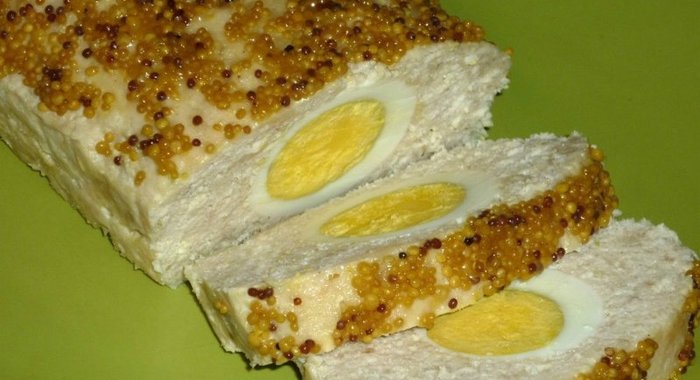 Мясной хлеб с яйцом