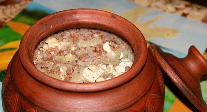 Гречка с курицей в горшочках