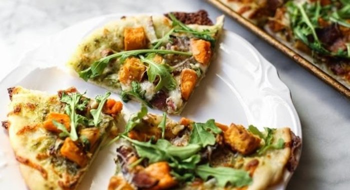 Пицца с тыквенным пюре и картофелем