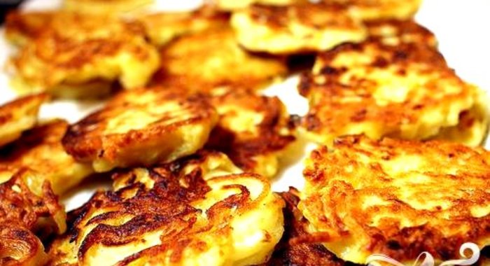 Картофельные оладьи с икрой