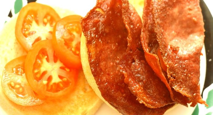 Бутерброд с жареной колбасой