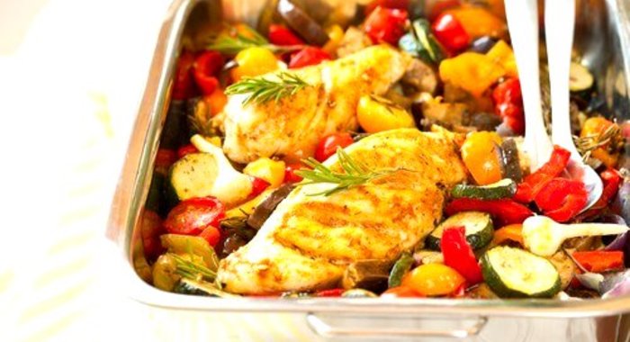 Куриное рагу с репой, морковью, луком и помидорами