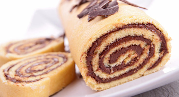 Рулет с шоколадно-ореховым кремом