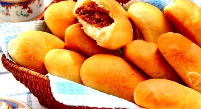 Постные пирожки с сухофруктами