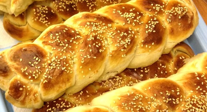 Хала с кунжутом