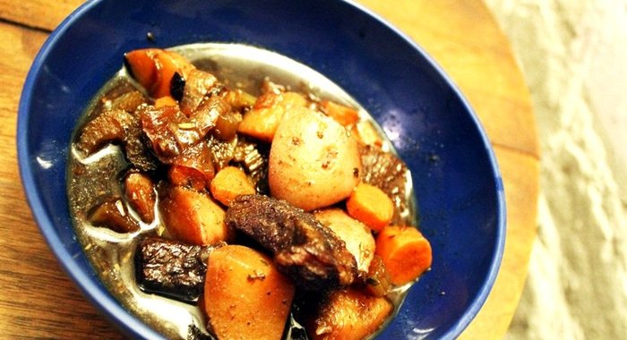 Говядина, тушенная с вином