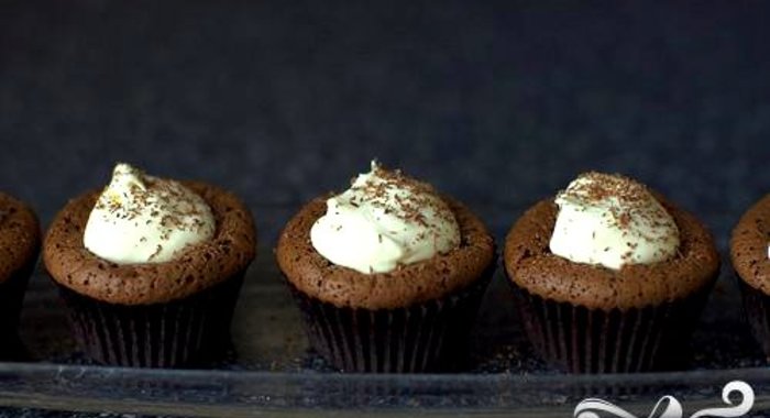 Шоколадные кексы с мятным кремом